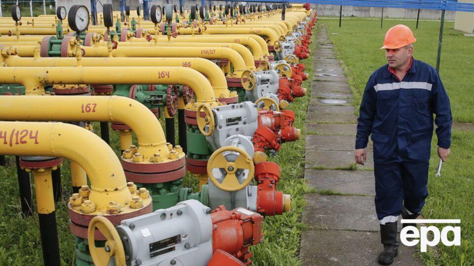 Причинами спада российской экономики эксперты называют падение цен на нефть и международные санкции