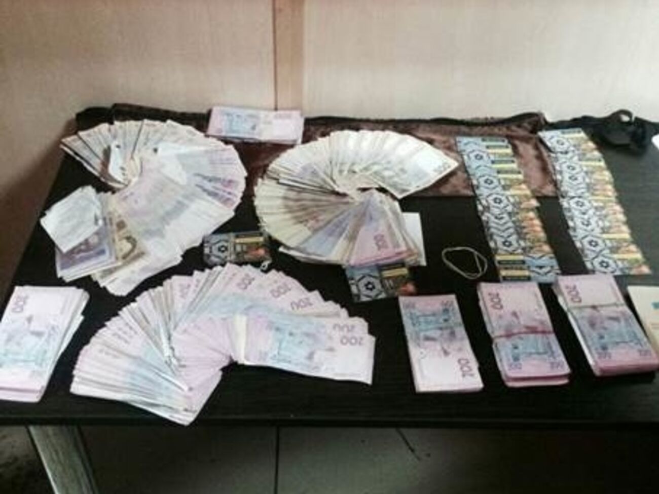 Проводится проверка происхождения и личности получателя этих денег