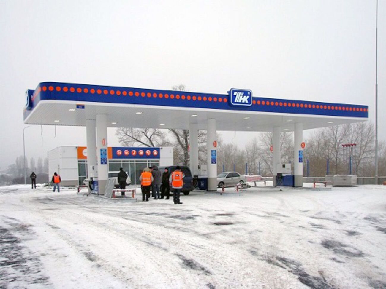 Автозаправка ТНК на проспекте Бажана в Киеве