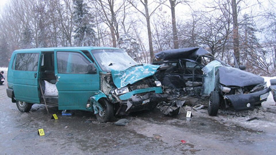 Водитель "ВАЗ Калина" погиб на месте происшествия