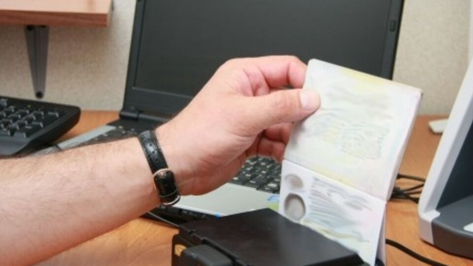 Госпогранслужба: Пограничники изъяли у задержанных поддельные документы