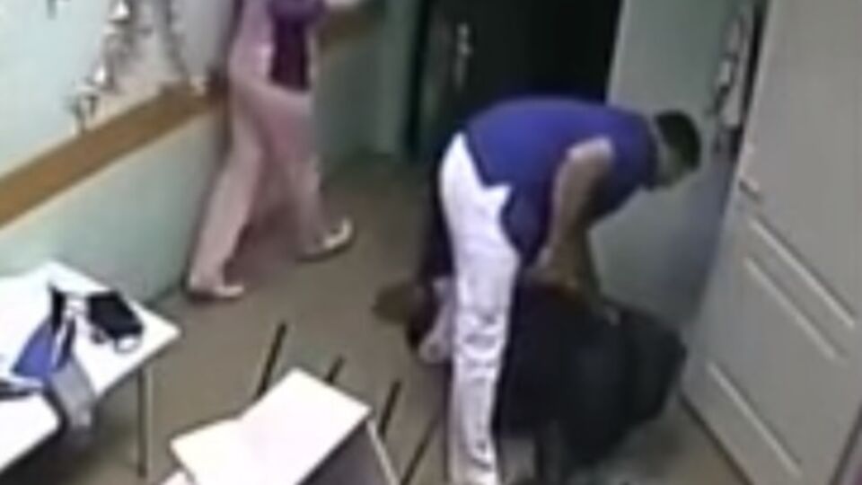 В РФ собирают подписи в поддержку врача, который подозревается в убийстве пациента