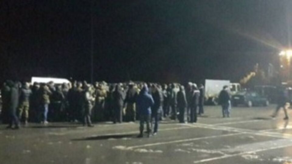 Ночью активисты начали блокировать оптовые базы компании во Львове