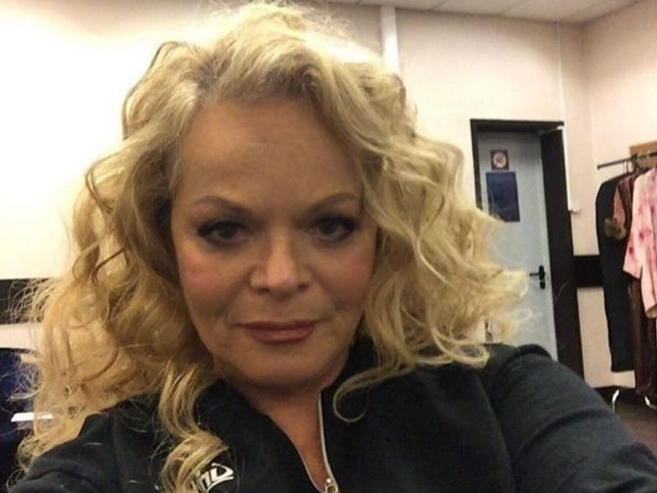 Долина:&nbsp;Гриша только что подарил роскошный браслет, который сделали мастера его ювелирного дома! Очень красиво --- серебро и рубины!