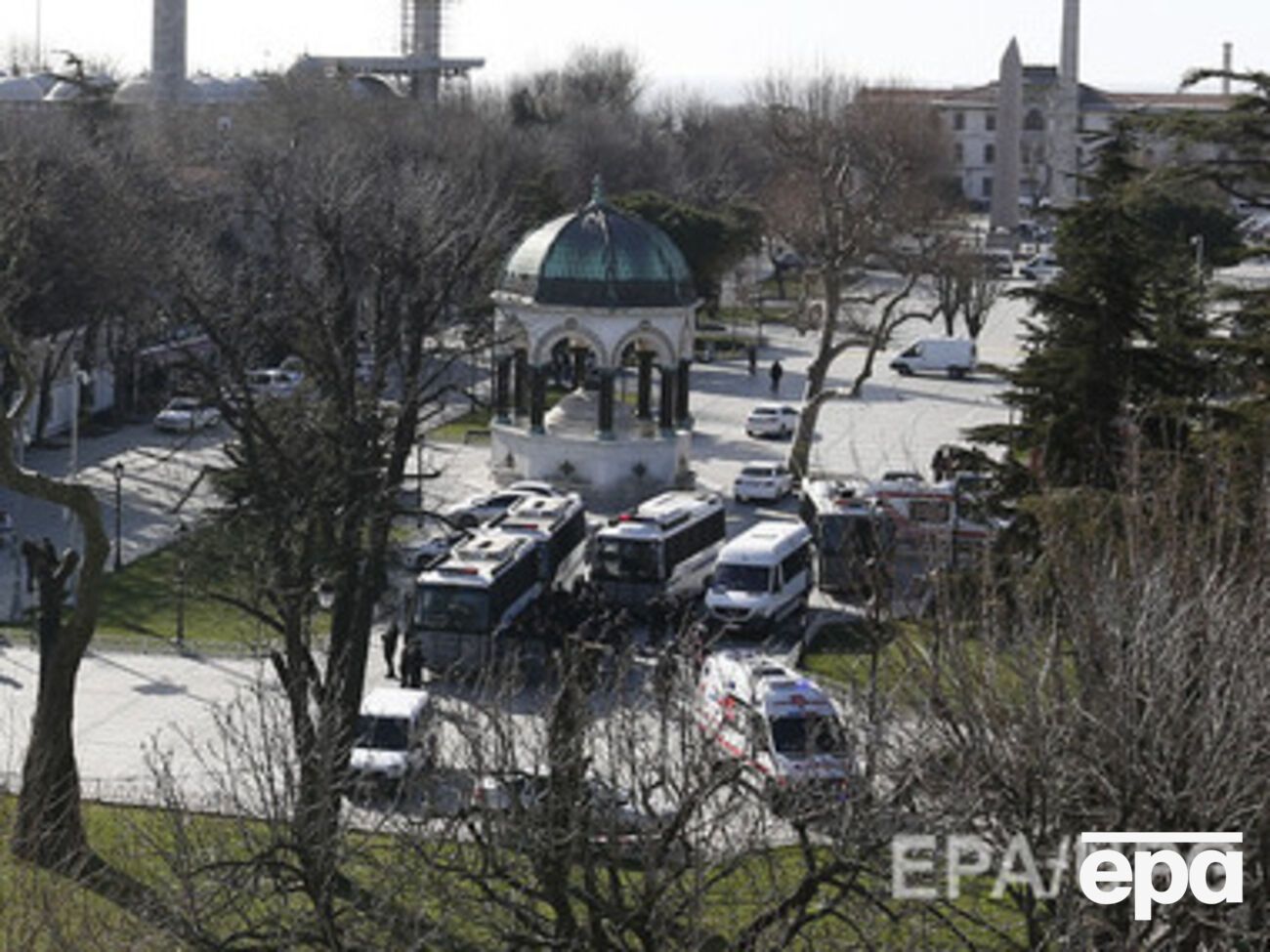 Вблизи места взрыва много полиции и медиков