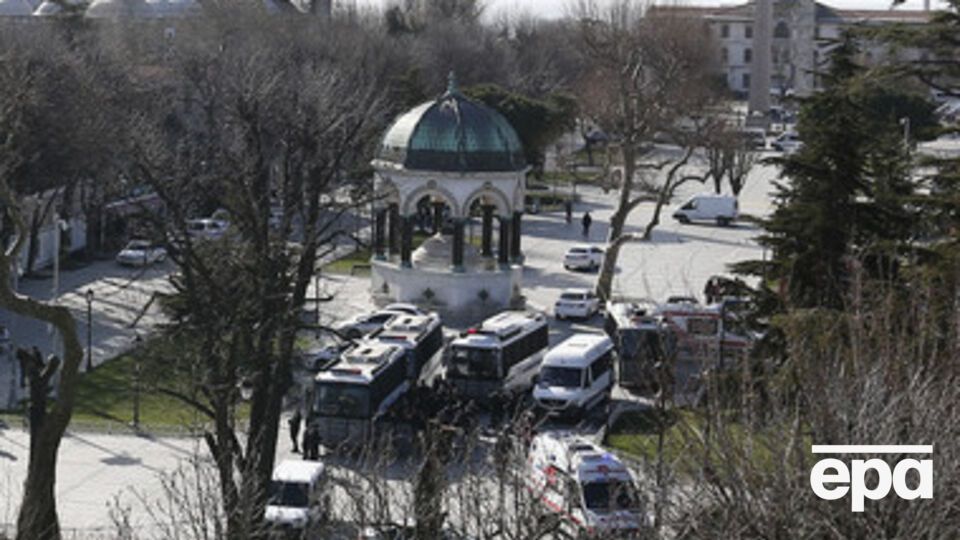 Вблизи места взрыва много полиции и медиков