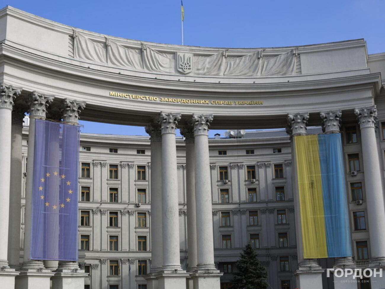 МИД проверяет, есть ли украинцы среди пострадавших в Стамбуле