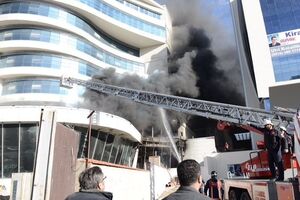 Пожар в отеле никак не связан со взрывом в историческом центре Стамбула, подчеркнул генконсул