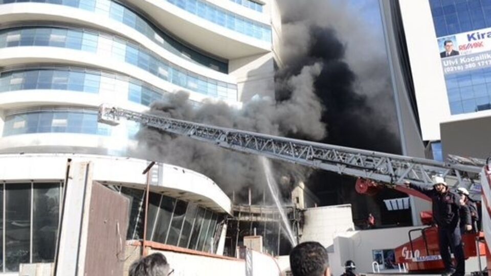 Пожар в отеле никак не связан со взрывом в историческом центре Стамбула, подчеркнул генконсул