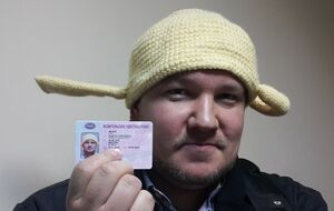 Пастафарианец добился права быть сфотографированным на права со своим религиозным символом