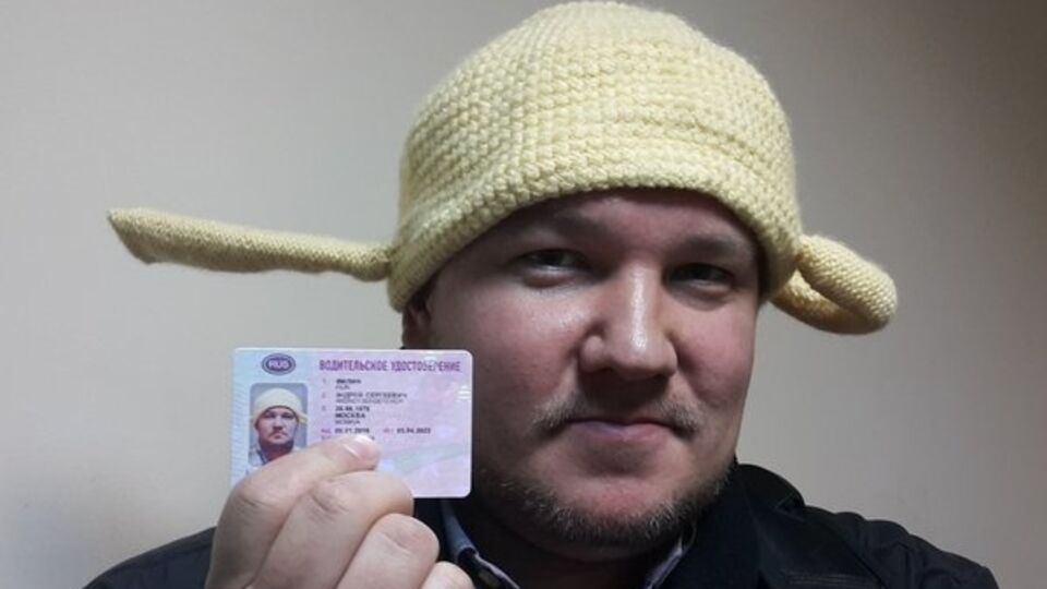 Пастафарианец добился права быть сфотографированным на права со своим религиозным символом