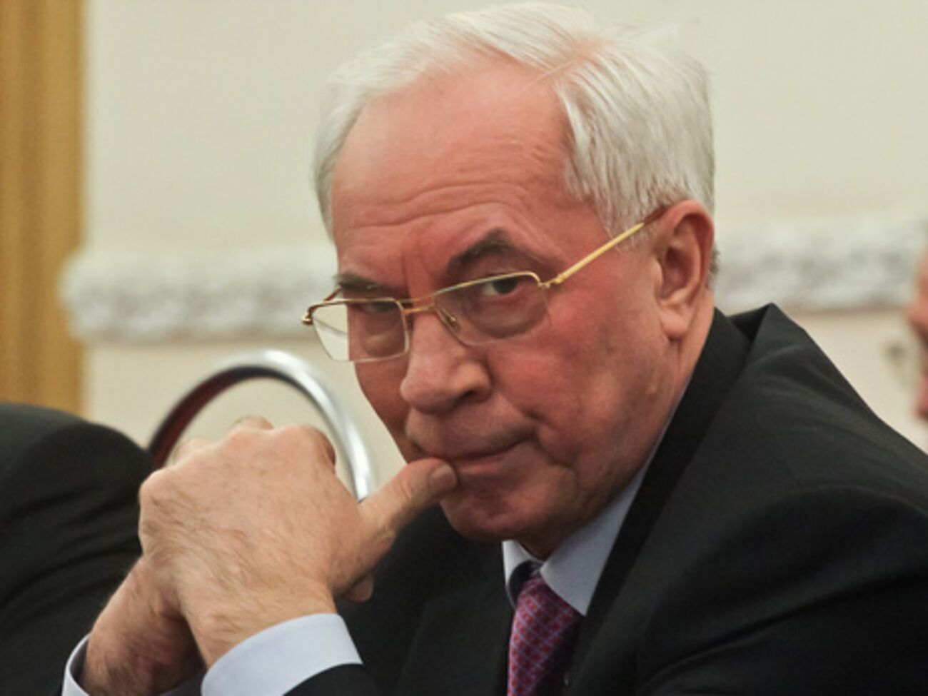 Пенсию Азарова арестовали решением суда