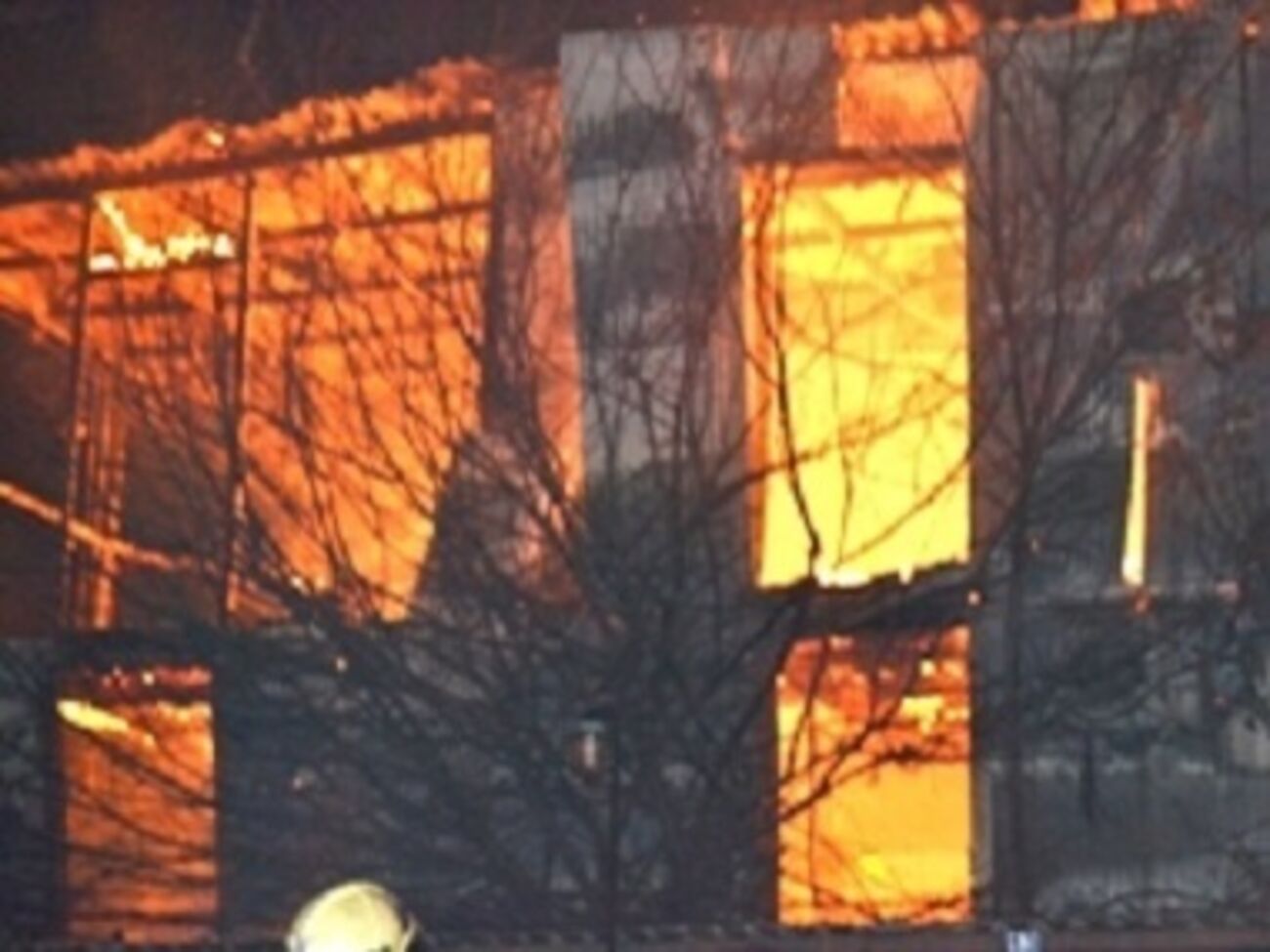 Помещение и имущество фитнес-клуба уничтожено огнем