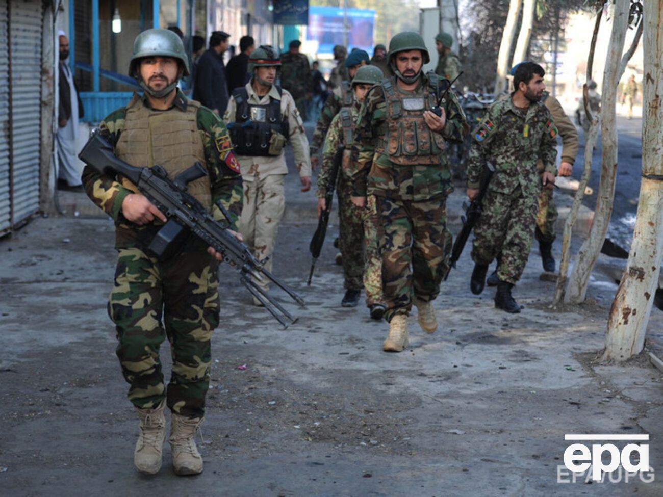 К месту нападения боевиков прибывают афганские военные