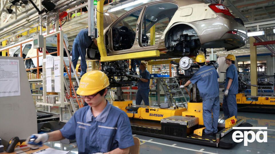 Объем экспорта китайских товаров в Россию снизился на 34,4%