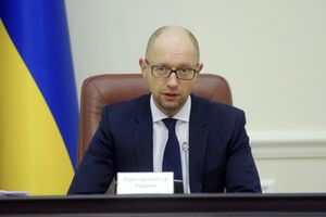 Яценюк потребовал пересмотреть цены топлива на АЗС в Украине