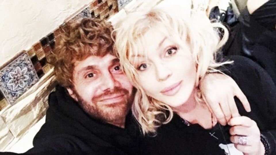 Ахмадов: Друзья, хочу поделиться с вами подарком, который сделала моя любимая Ирина Билык, в день моего рождения, наш дуэт "Нас нет"