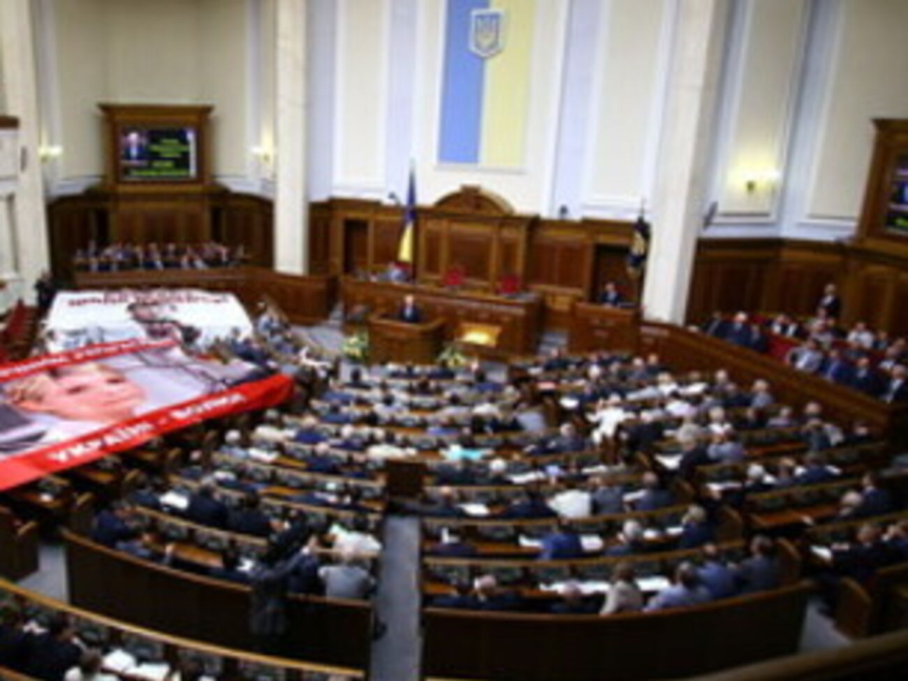 Президент Украины Петр Порошенко 13 января 2016 года&nbsp;отметил&nbsp;в письме премьер-министру&nbsp;"важность задач по обороне страны", которые выполняют украинские военные