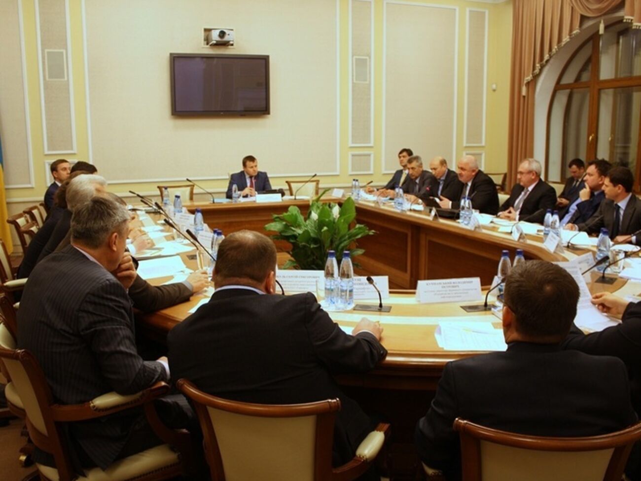 Демчишин: Снижение цены нефти на мировых рынках должны ощутить украинские потребители