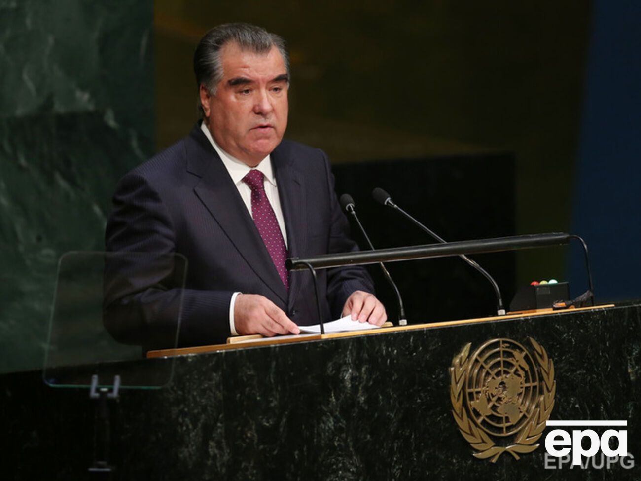 Рахмону официально присвоен титул лидера нации