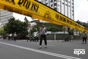 Район оцеплен, там слышны выстрелы