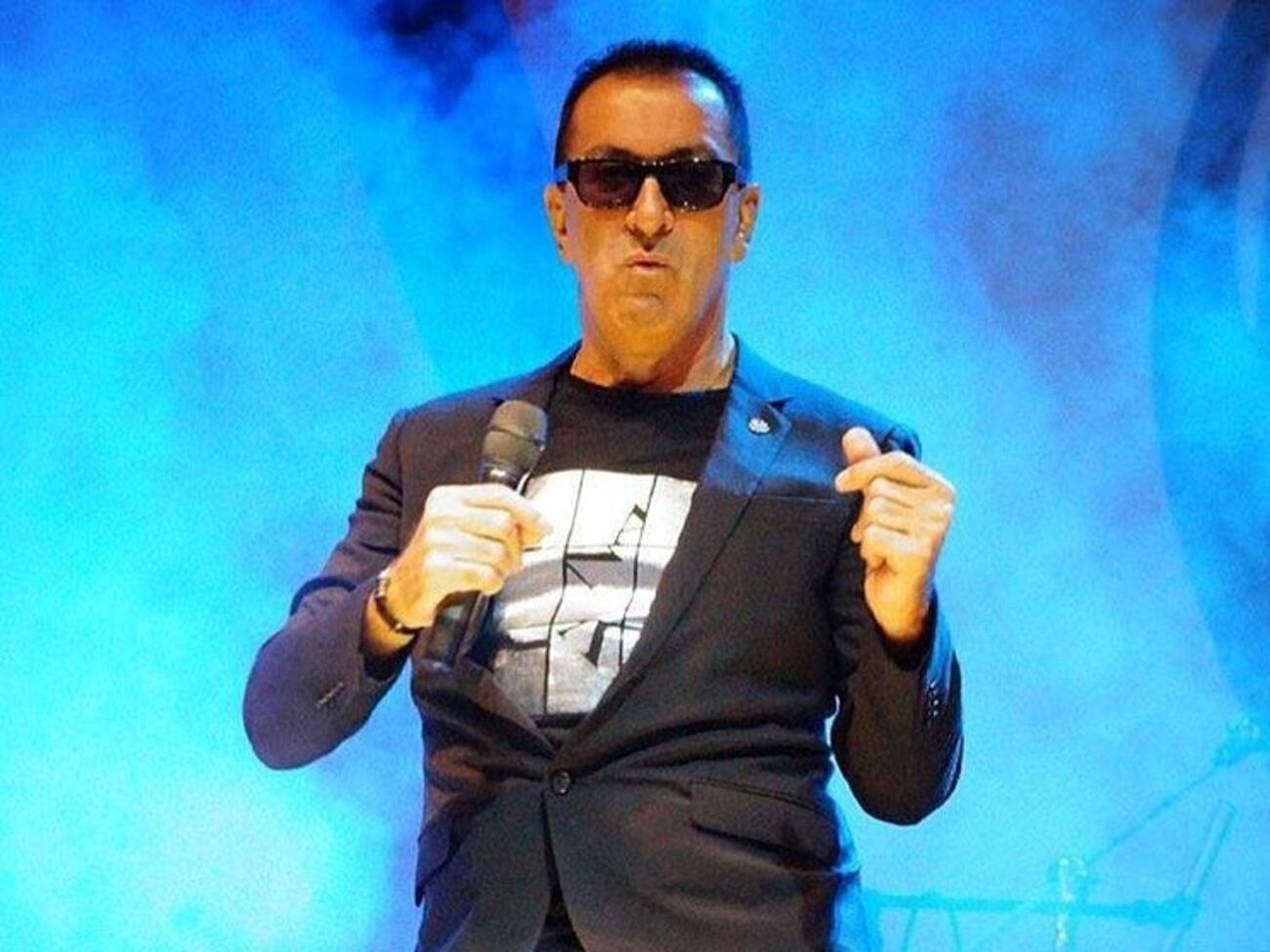 Буйнов:&nbsp;Старый Новый год встретили у Стаса Михайлова! Было не скучно! Мы снимали девчонок, а они снимали нас! Удачный каламбур?!