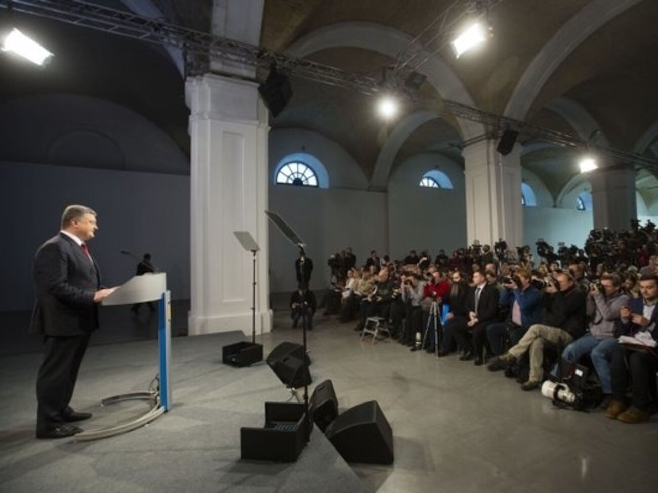 Порошенко: Трачу на благотворительность сотни миллионов гривен