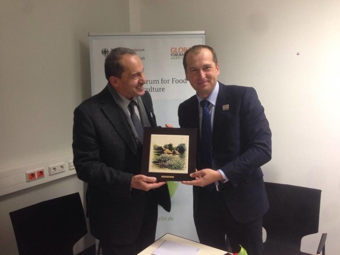 Министр аграрной политики Украины Алексей Павленко (справа) с египетским коллегой&nbsp;Исамом Османом Фаидом