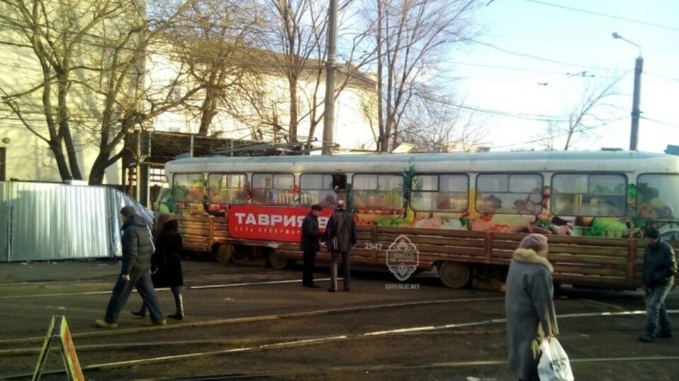 Водителя трамвая с места происшествия забрала скорая помощь