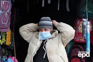 Врач советует украинцам при первых признаках заболевания не ходить на работу, а также не отправлять больных детей в школу, потому что болезнь, "перенесенная на ногах", часто вызывает осложнения