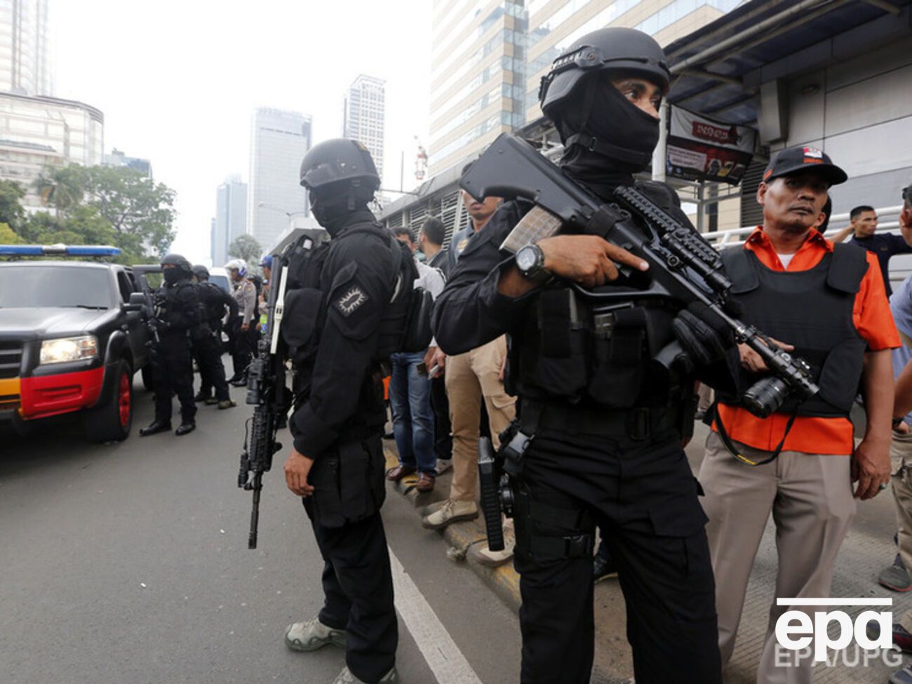 Полиция задержала троих подозреваемых