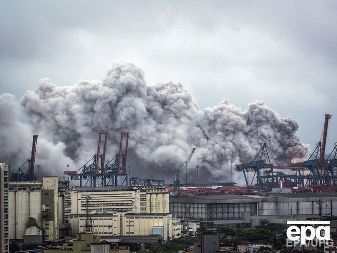Над городом образовалось токсичное облако
