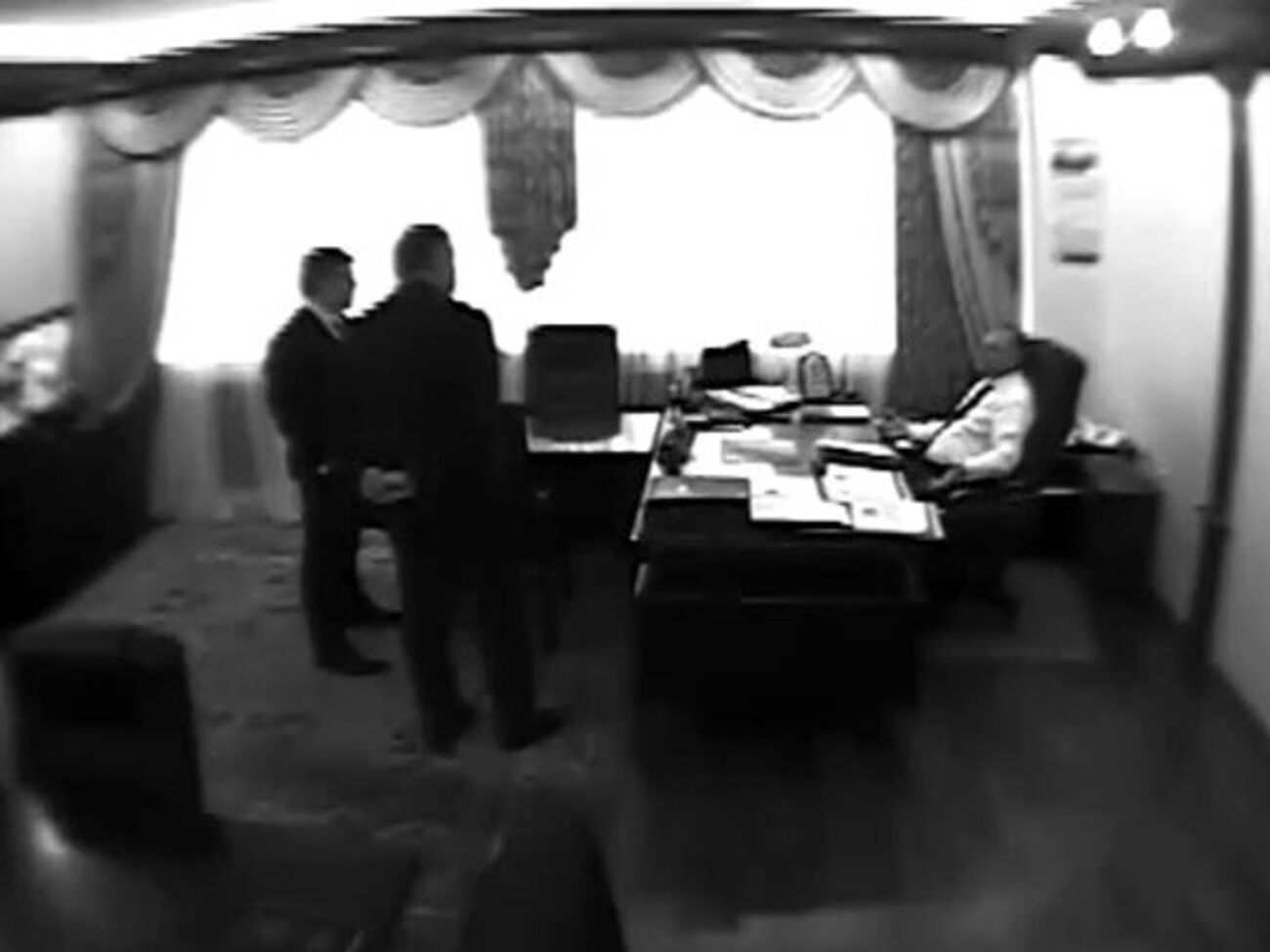 Прокуратура хочет узнать, кто выложил в интернет записи СБУ из кабинета Чеботаря