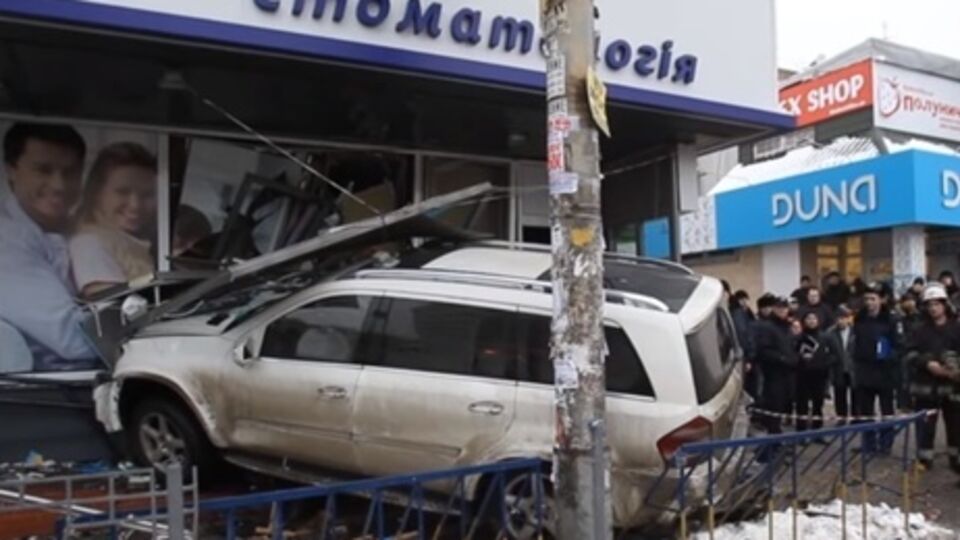 Мажор совершил смертельное ДТП в Киеве рядом со станцией метро Левобережная