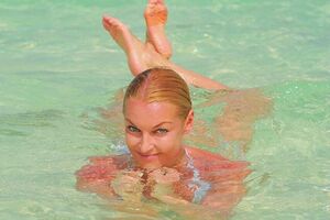 Выпустят ли футболки с эротическими фото балерины, пока неизвестно