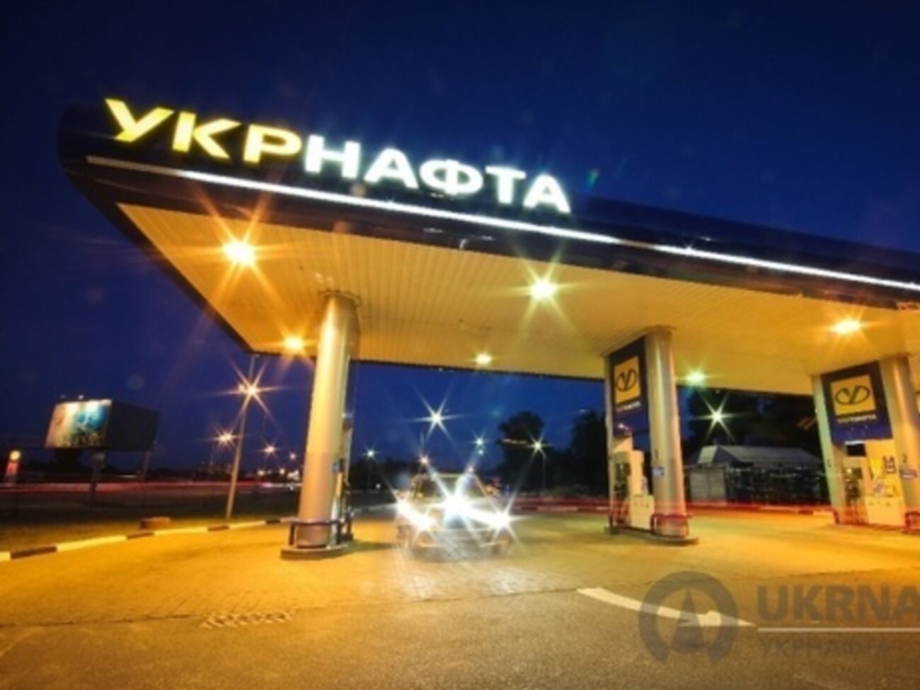 Автозаправки "Укрнафта" снизила цену на бензин на 50 коп. и цену на дизельное топливо на 1 грн 50 коп.