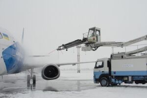 Возможно, причиной ЧП в аэропорту Киев (Жуляны) стал снегопад