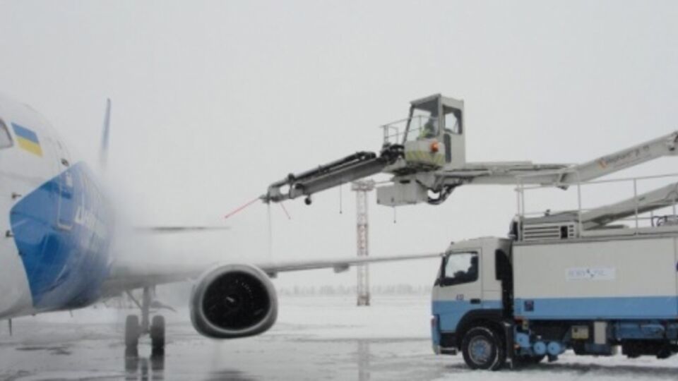 Возможно, причиной ЧП в аэропорту Киев (Жуляны) стал снегопад
