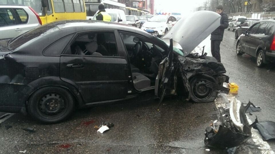 Правоохранители задержали троих налоговиков при получении взятки