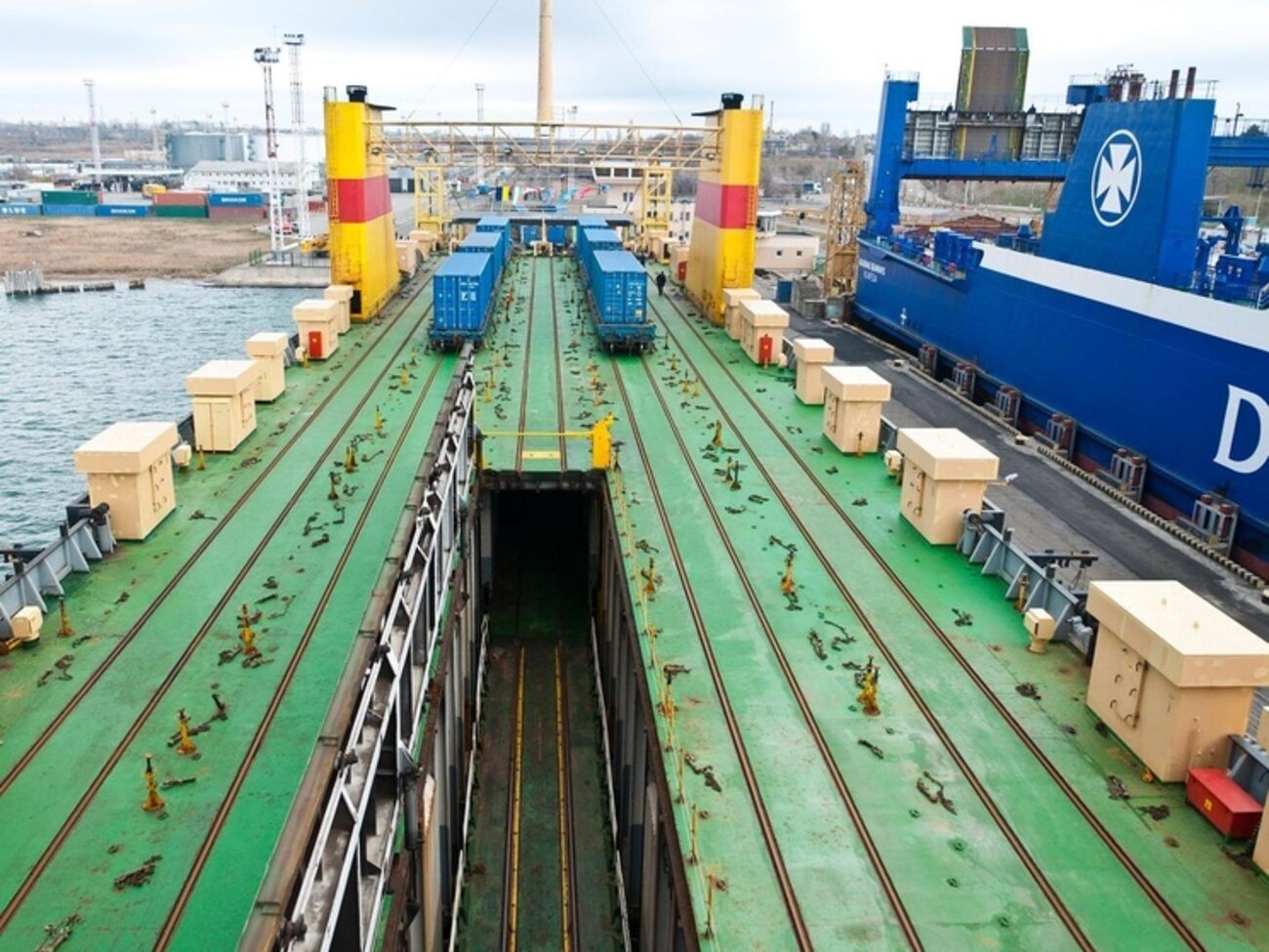 Из порта Ильичевск отправился экспериментальный рейс контейнерного поезда до Китая