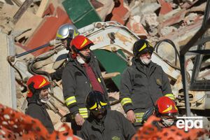 Спасатели целый день вручную разбирали завалы