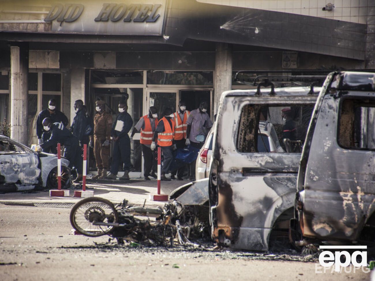 Возле отеля Splendid в Уагадугу