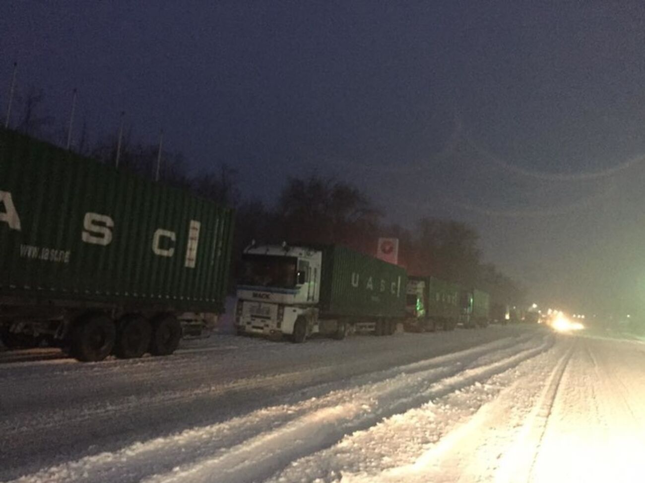 Грузовые автомобили не пускают в Днепропетровск
