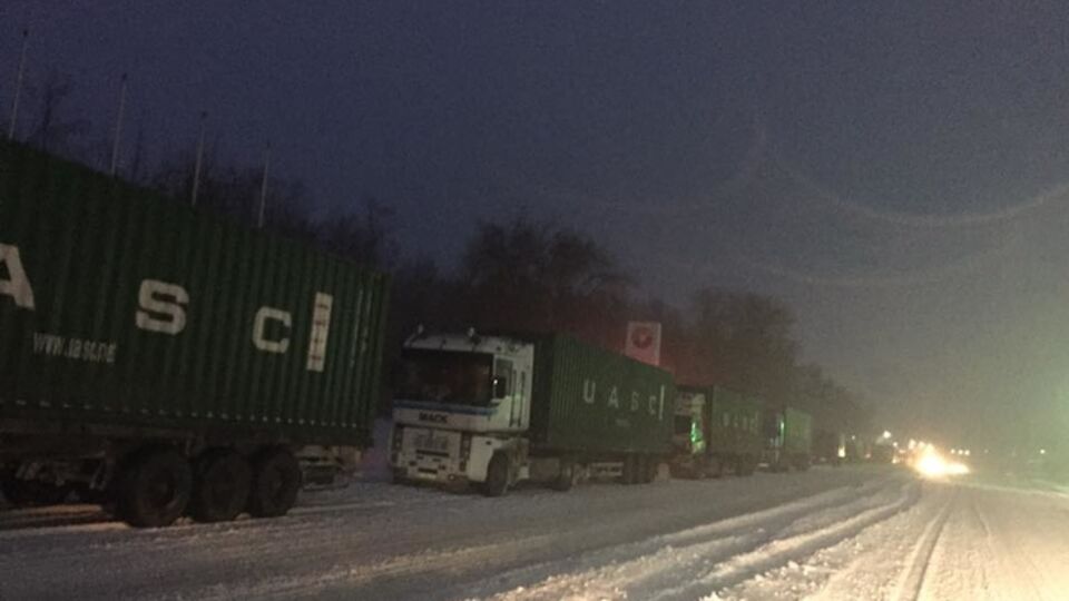 Грузовые автомобили не пускают в Днепропетровск