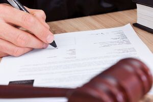 Суд взял под стражу двух чиновников в Одесской области