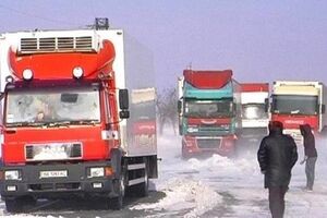 Из-за непогоды автомобильные дороги в Днепропетровской области закрыты на въезд и на выезд