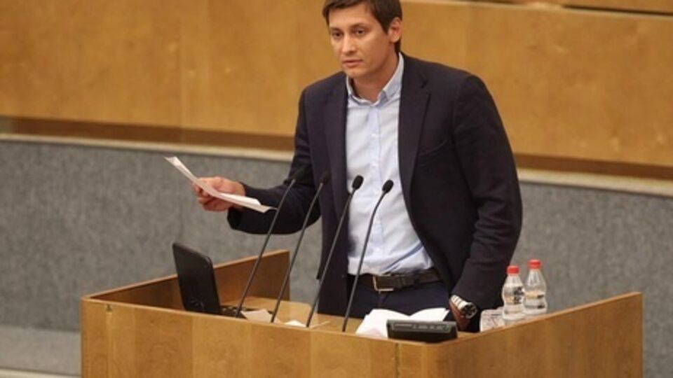 Гудков: Поведение руководства Чечни подливает масла в огонь, разжигая античеченские настроения во всей России