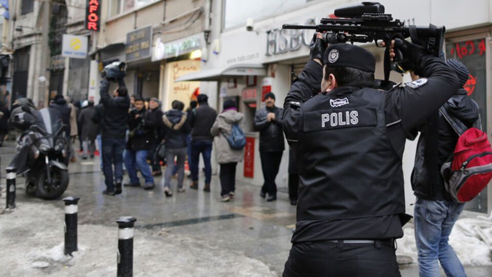 Турецкие полицейские задержали 16 подозреваемых в причастности к совершению взрыва в центре Стамбула