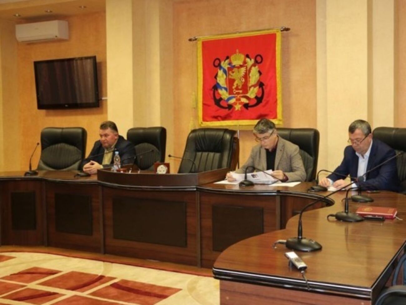 "Власти" Керчи: По решению штаба чрезвычайных ситуаций проводят отключения садовых, гаражных и лодочных кооперативов