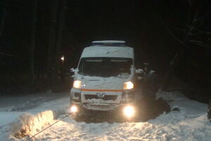 В Харьковской области спасатели вытащили 16 "скорых", застрявших в снегах